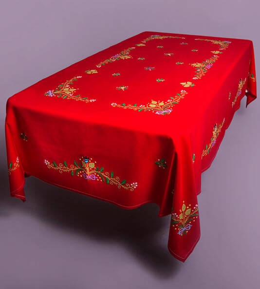 Mantel de Navidad. Bordado a mano en Lagartera