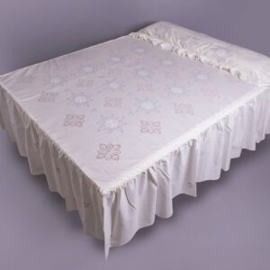 Colcha con volantes de los soles. Artesanía Lagarterana