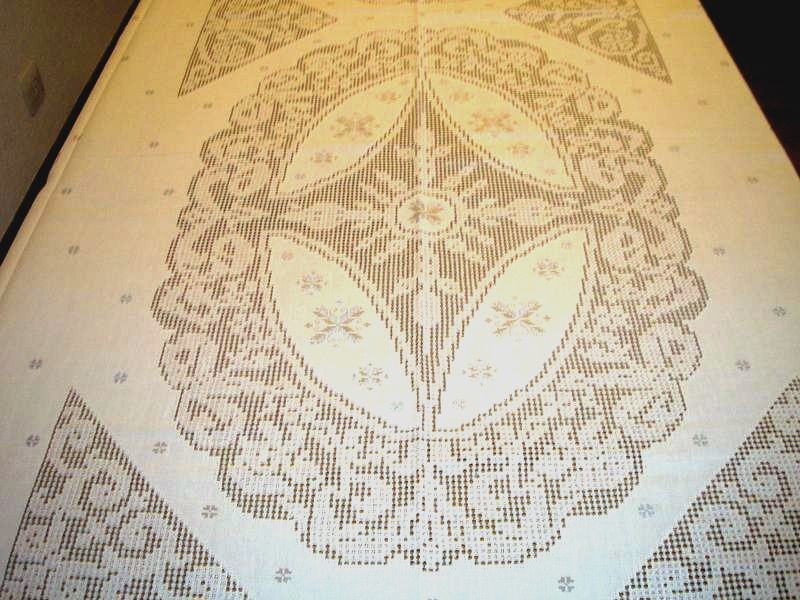 Mantel deshilado de "Claveles y centros". Tradición artesana - Imagen 2