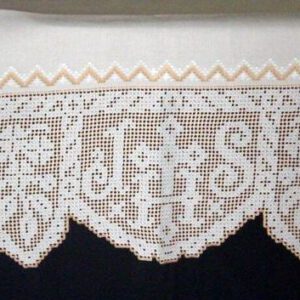 Sabanilla de altar deshilada. Trabajos litúrgicos artesanos