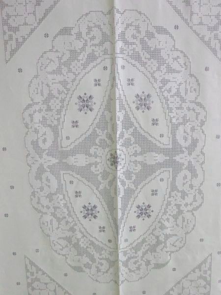 Mantel deshilado de "Claveles y centros". Tradición artesana - Imagen 5