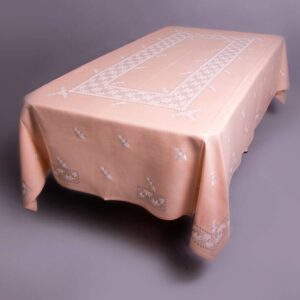 Mantel de las cajas. Labor bordada a mano.Artesanía Lagarterana
