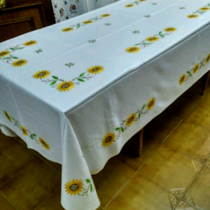 mantel de los girasoles. bordado a mano en lagartera. alta artesanía