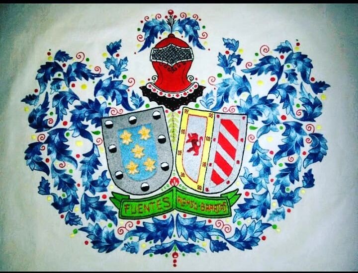 Escudo heráldico. Bordado a mano en Lagartera