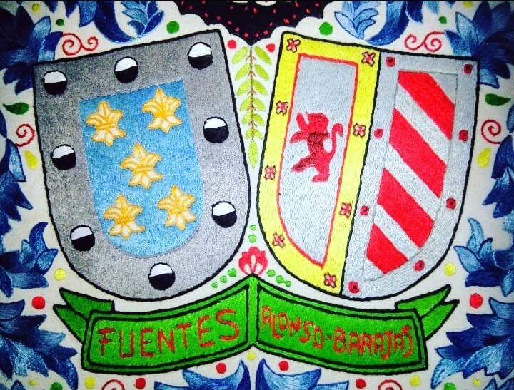 Escudo heráldico. Bordado a mano en Lagartera - Imagen 5