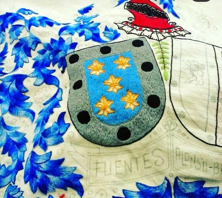 Escudo heráldico. Bordado a mano en Lagartera - Imagen 6