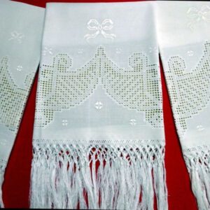 Juego toallas 3 piezas "Lazos deshilado". Lagartera cuna y museo del bordado