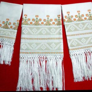 Juego de toallas de "Los escudos". Alta artesanía bordada en Lagartera